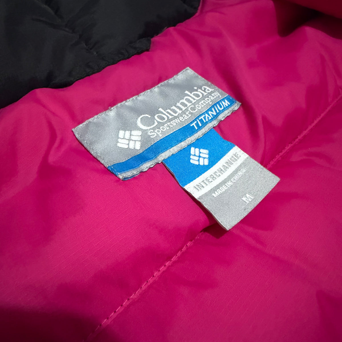 Columbia Women's 700-Fill Power Omni-Shield Stand Collar Goose Down Puffer Jacket (Lightweight Nylon Water Repellent/Windproof Winter/Snow Padded Jacket) in Black - Medium