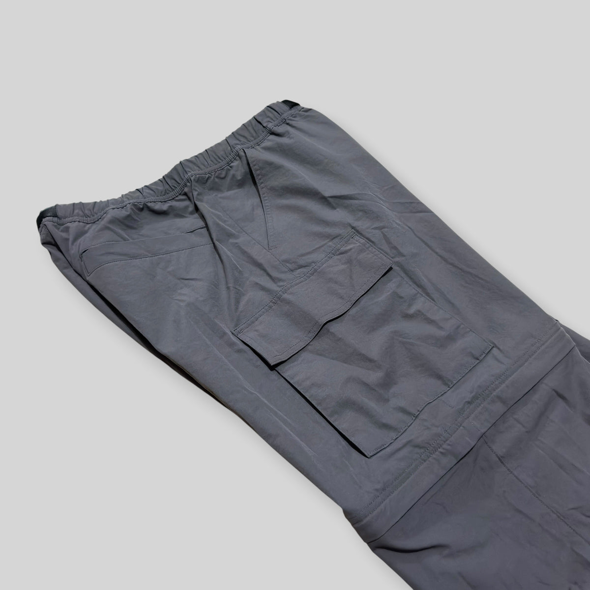 GU by UNIQLO Men's Convertible Belted Wide Fit/Baggy Cargo Pants (Ripstop Fabric) in Gray