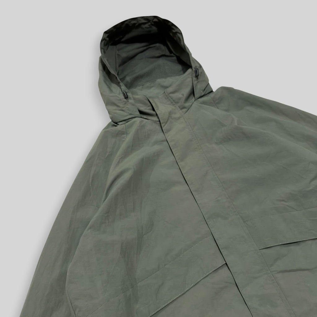 UNIQLO Men's Windproof Stand Collar Blouson (Lightweight Nylon Water Repellent Windbreaker Jacket) in Olive
