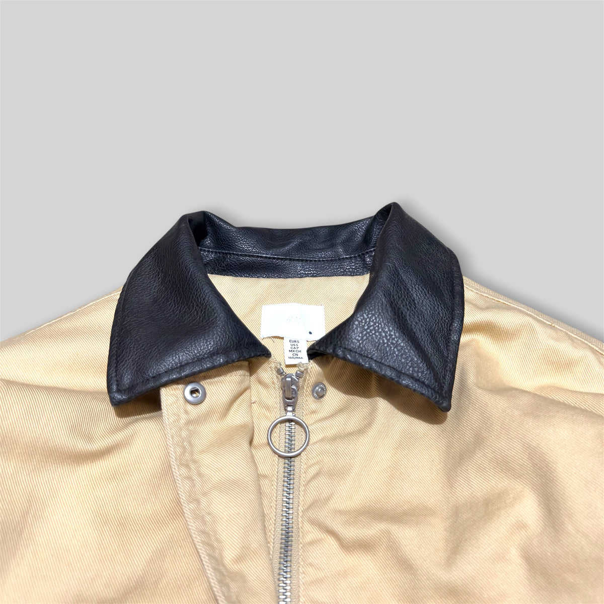 H&M Men's Oversized Utility Workwear Zip Up Cotton Twill Padded Blouson (Collared Zip Up Jacket) in Beige