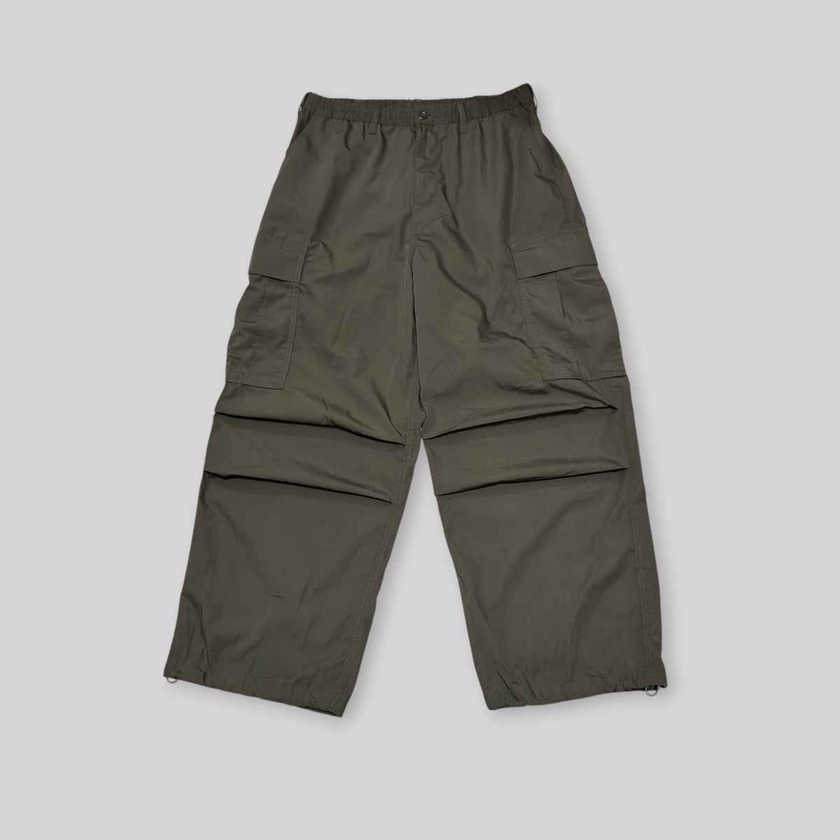 GU by UNIQLO Men's Super Wide/Baggy Parachute Cargo Pants in Dark Green