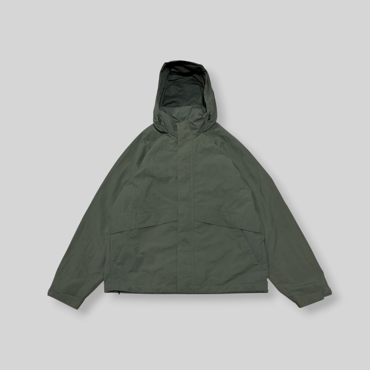 UNIQLO Men's Windproof Stand Collar Blouson (Lightweight Nylon Water Repellent Windbreaker Jacket) in Olive
