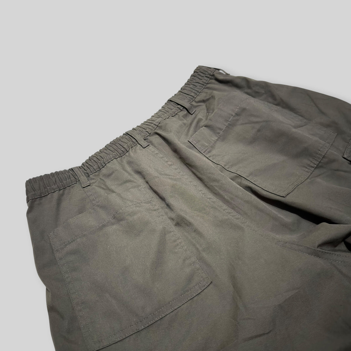 GU by UNIQLO Men's Super Wide/Baggy Parachute Cargo Pants in Dark Green