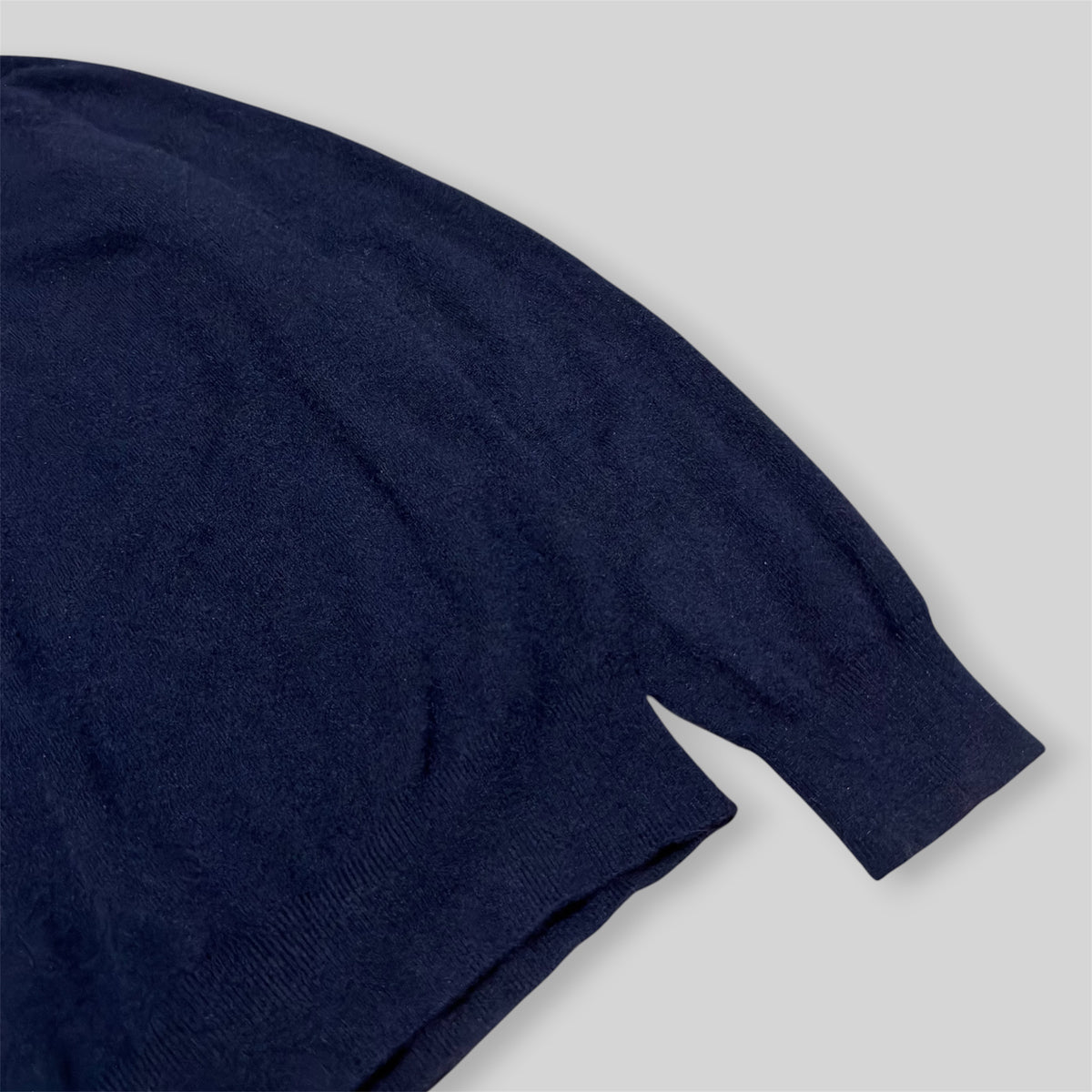 Vintage Burberry London Men's Cashmere V-Neck Long Sleeve Sweater/Sweatshirt in Navy