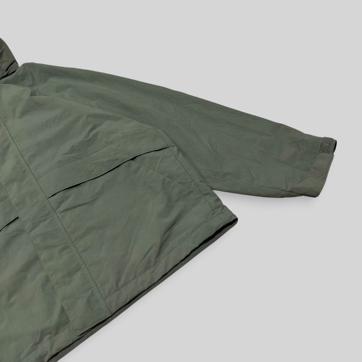 UNIQLO Men's Windproof Stand Collar Blouson (Lightweight Nylon Water Repellent Windbreaker Jacket) in Olive