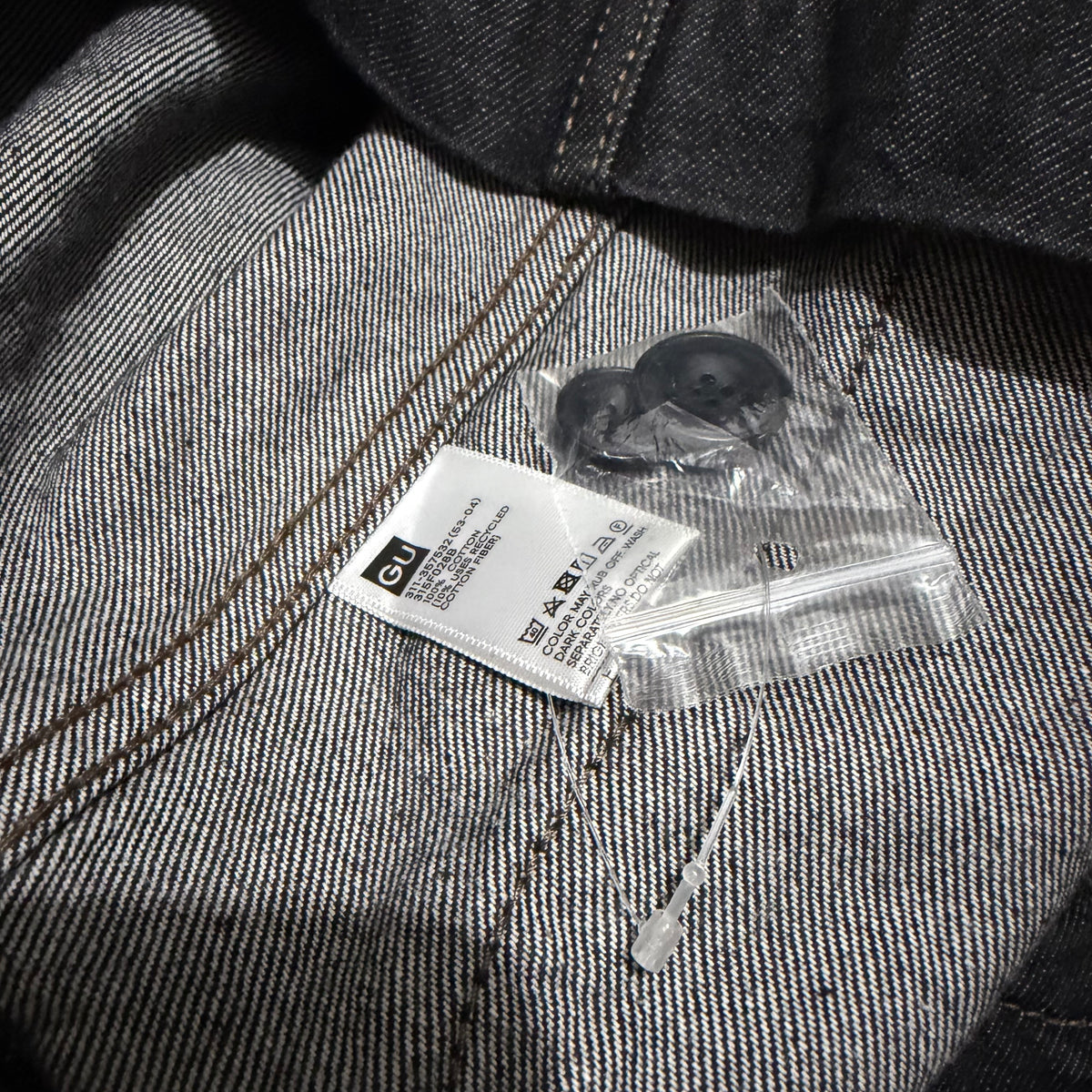 GU by UNIQLO Men's Utility Military Workwear Style Coverall Jacket in Black (Washed Denim)