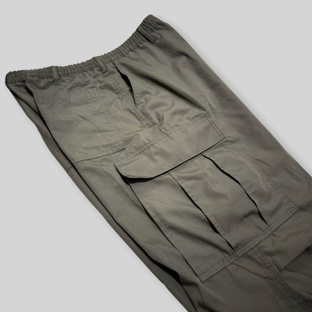 GU by UNIQLO Men's Super Wide/Baggy Parachute Cargo Pants in Dark Green