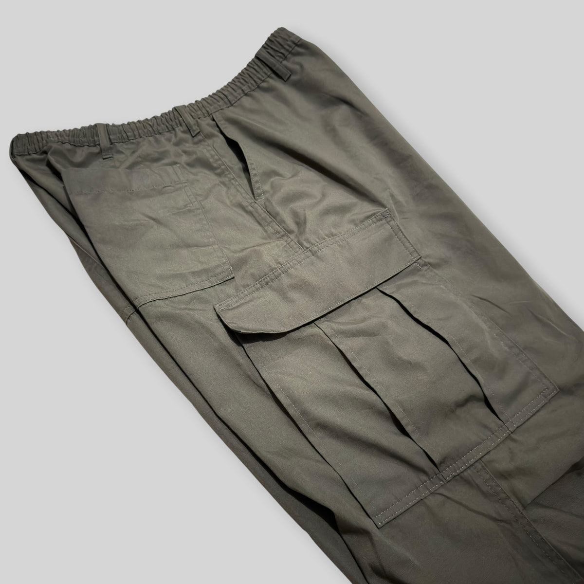 GU by UNIQLO Men's Super Wide/Baggy Parachute Cargo Pants in Dark Green