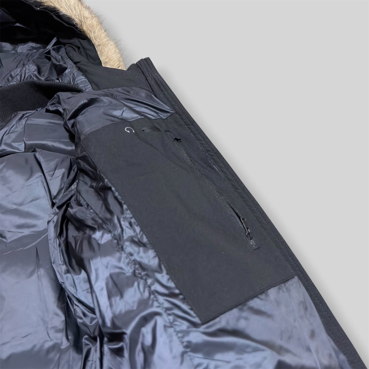 UNIQLO Women's Seamless Down Detachable Fur Hooded Parka (Lightweight Nylon Water Repellent/Windproof Winter/Snow Puffer Jacket) in Black