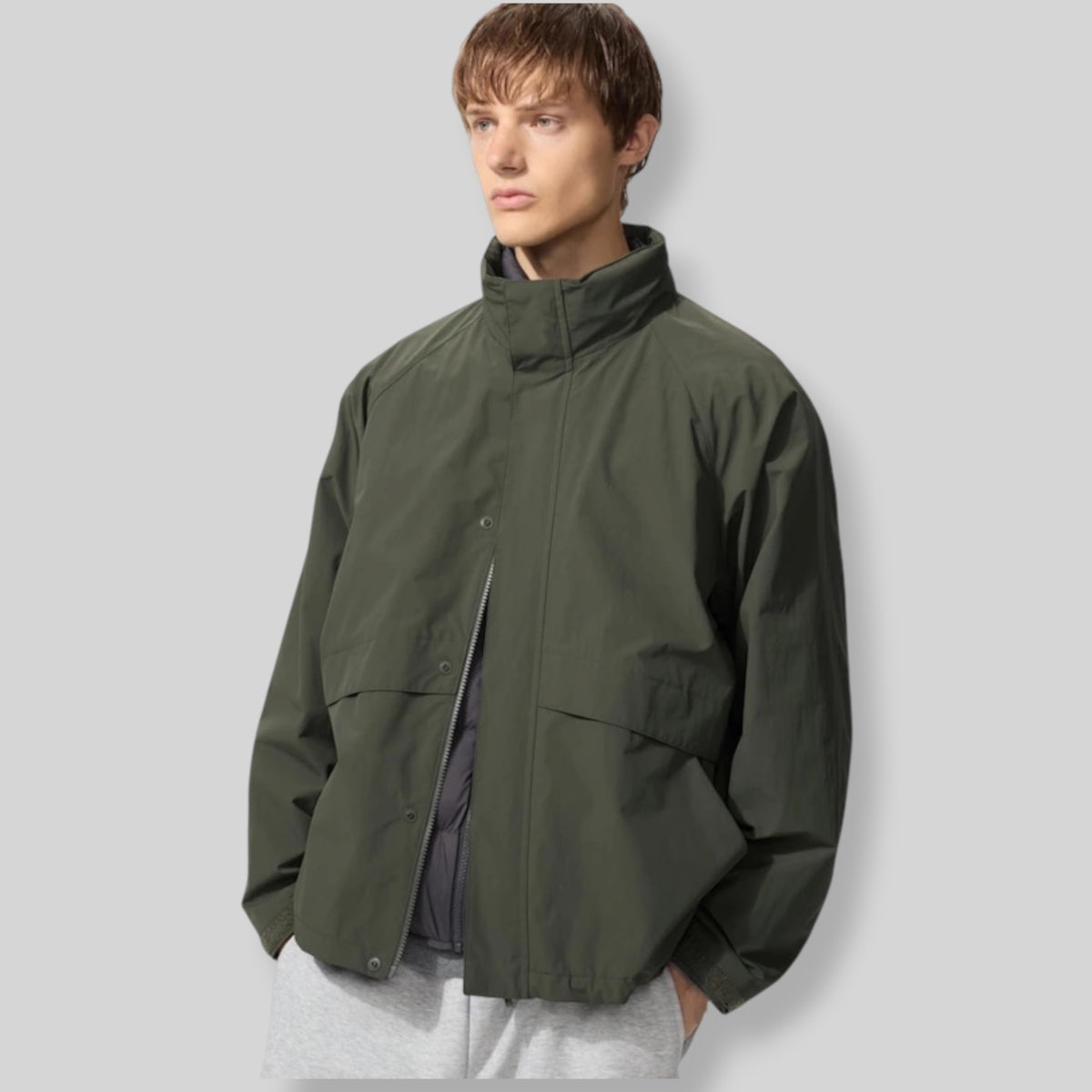 UNIQLO Men's Windproof Stand Collar Blouson (Lightweight Nylon Water Repellent Windbreaker Jacket) in Olive