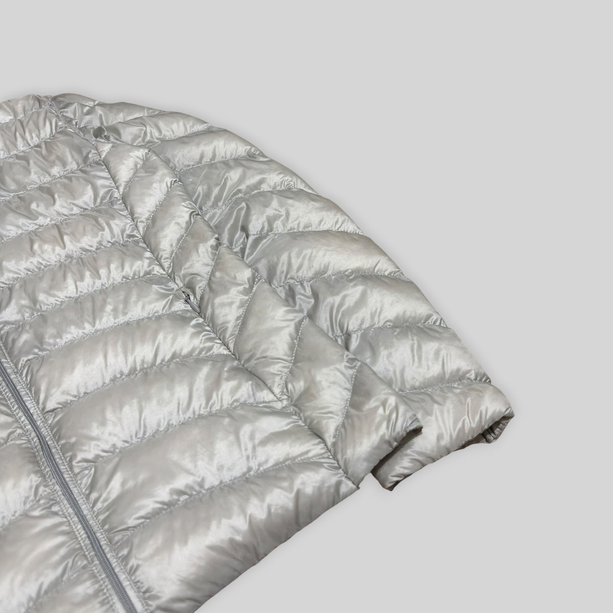 UNIQLO Women's Ultra Light Down Stand Collar Puffer Jacket (Lightweight Nylon Water Repellent/Windproof Winter/Snow Padded Jacket) in Light Gray
