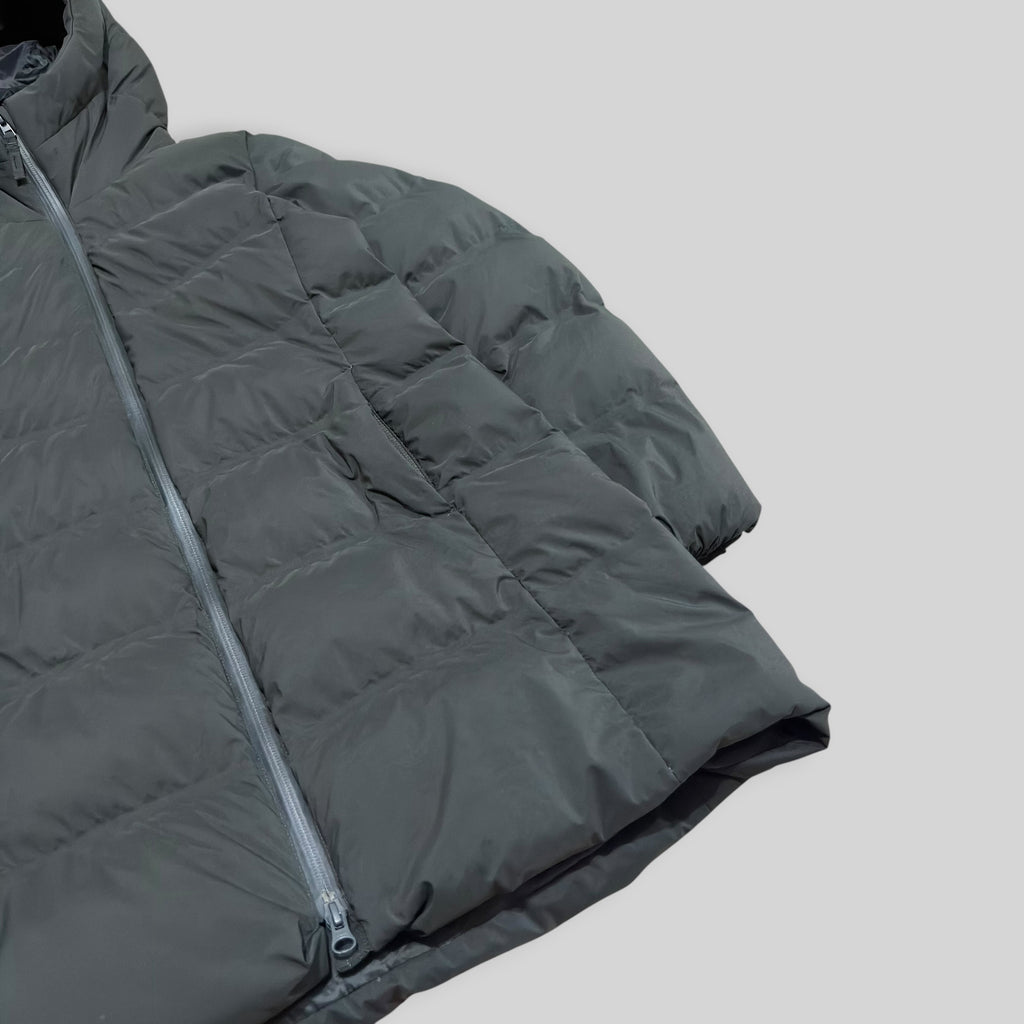 UNIQLO Women's Seamless Down Short Coat (Lightweight Nylon Water Repellent/Windproof Winter/Snow Puffer Jacket) in Dark Green