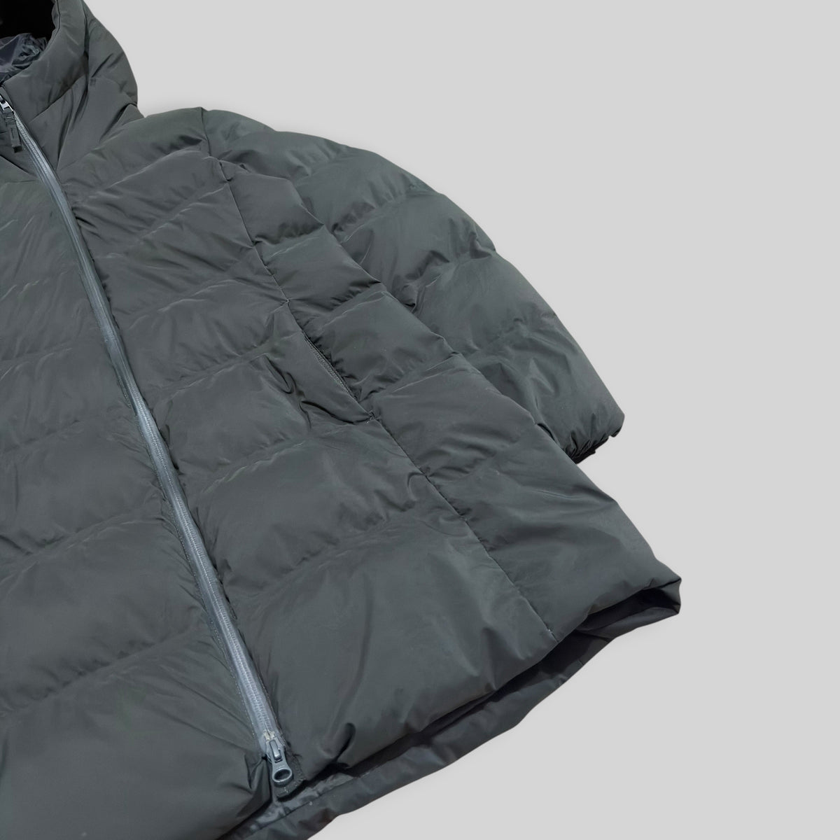 UNIQLO Women's Seamless Down Short Coat (Lightweight Nylon Water Repellent/Windproof Winter/Snow Puffer Jacket) in Dark Green