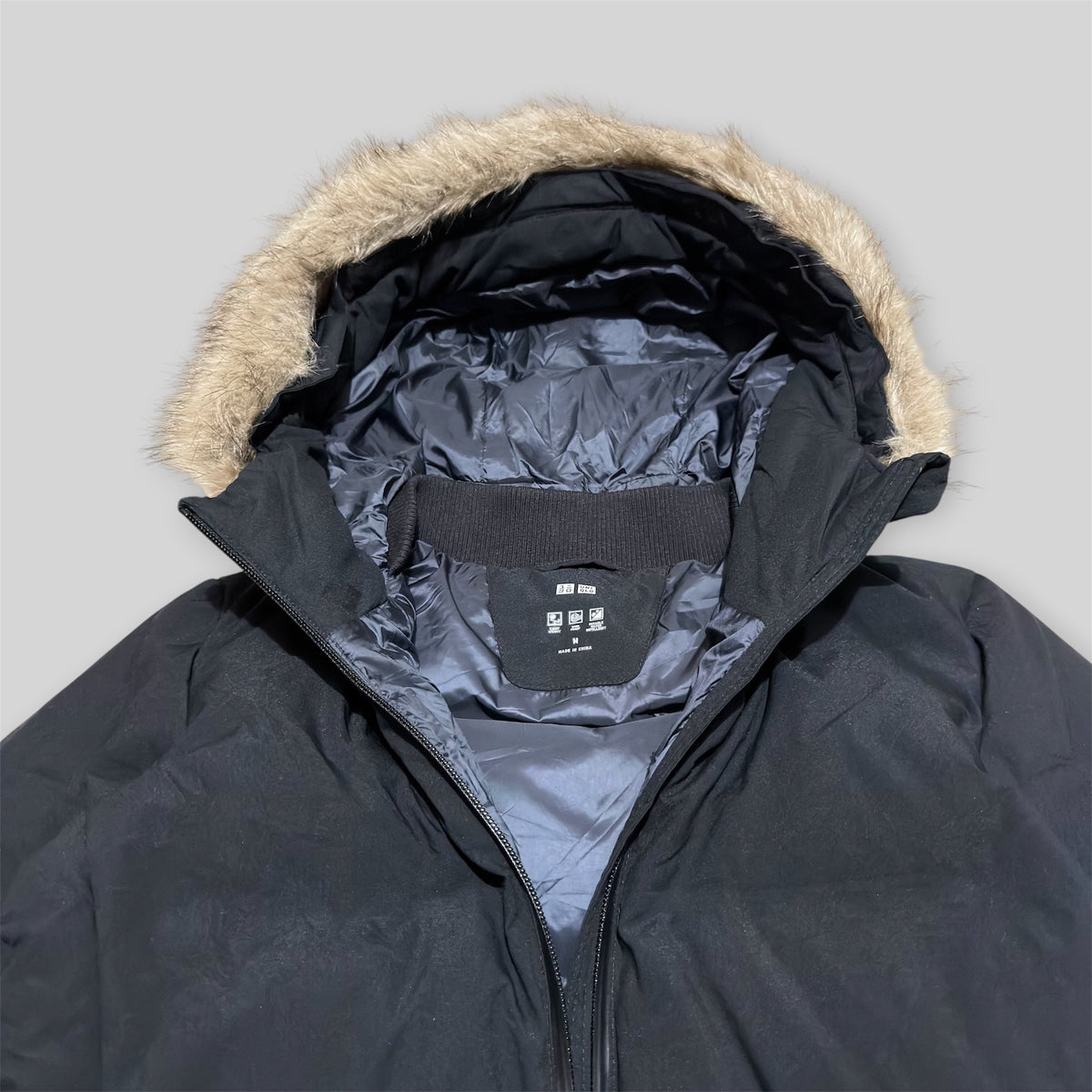 UNIQLO Women's Seamless Down Detachable Fur Hooded Parka (Lightweight Nylon Water Repellent/Windproof Winter/Snow Puffer Jacket) in Black