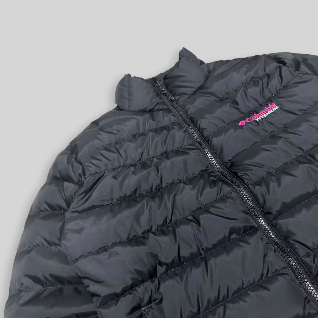 Columbia Women's 700-Fill Power Omni-Shield Stand Collar Goose Down Puffer Jacket (Lightweight Nylon Water Repellent/Windproof Winter/Snow Padded Jacket) in Black - Medium