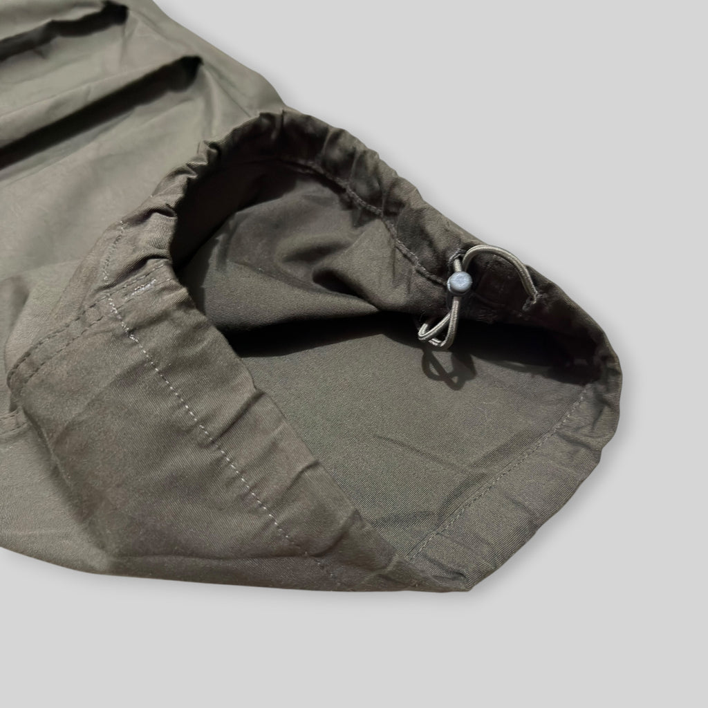 GU by UNIQLO Men's Super Wide/Baggy Parachute Cargo Pants in Dark Green