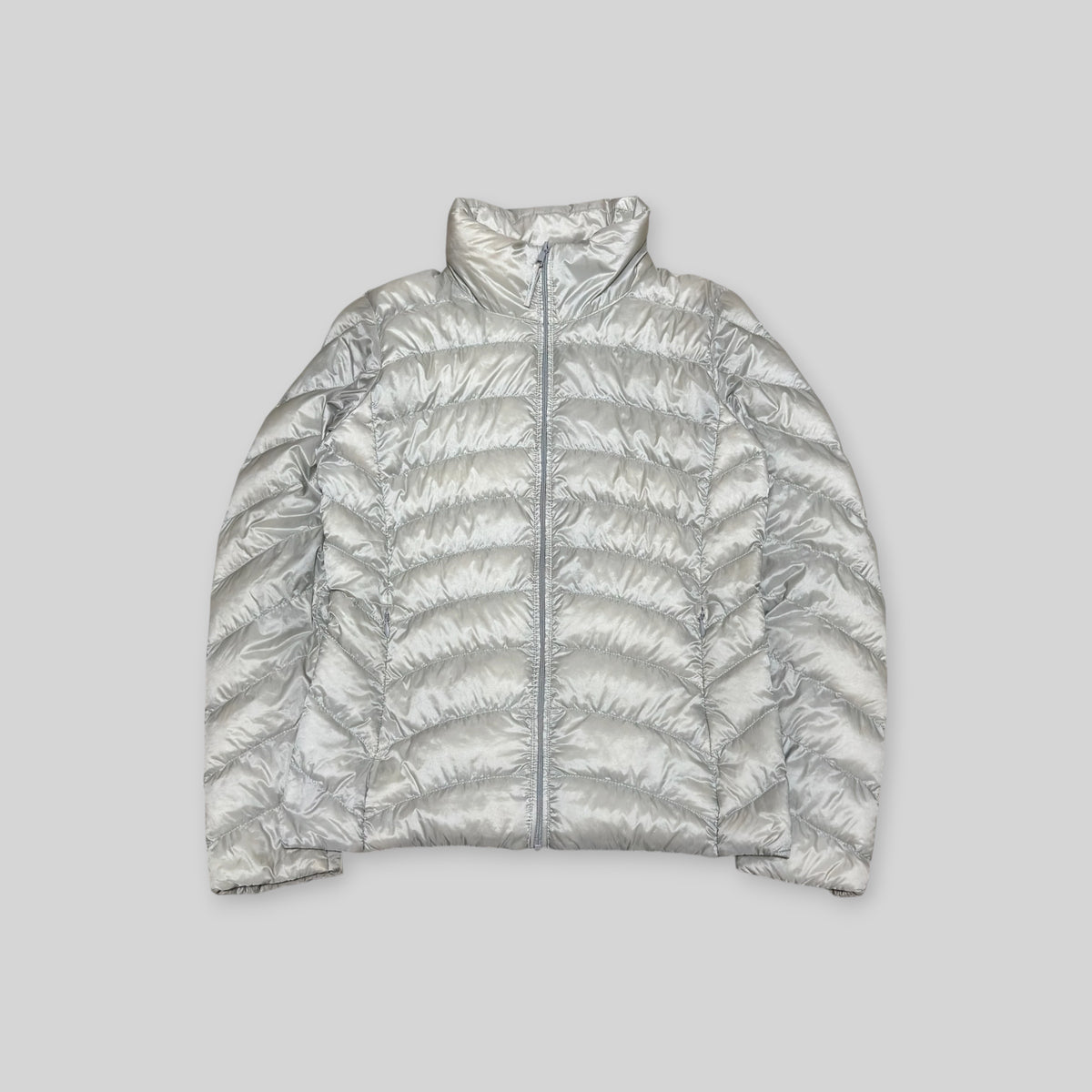UNIQLO Women's Ultra Light Down Stand Collar Puffer Jacket (Lightweight Nylon Water Repellent/Windproof Winter/Snow Padded Jacket) in Light Gray